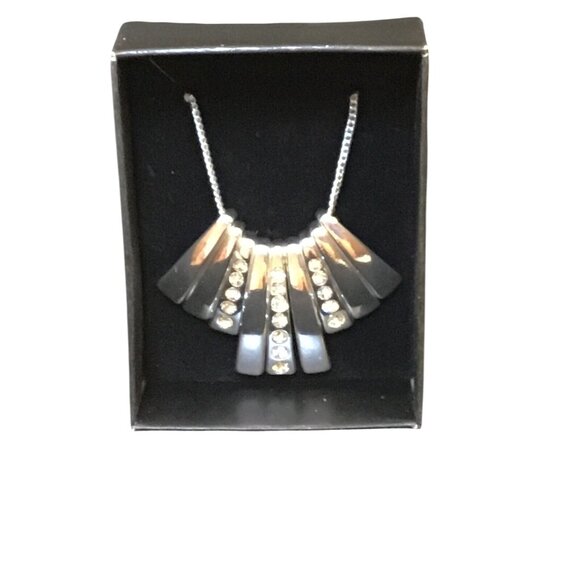 Avon Modern Embellished Necklace Earring Gift Set Silver Tone (1556-A-B) - Picture 2 of 6